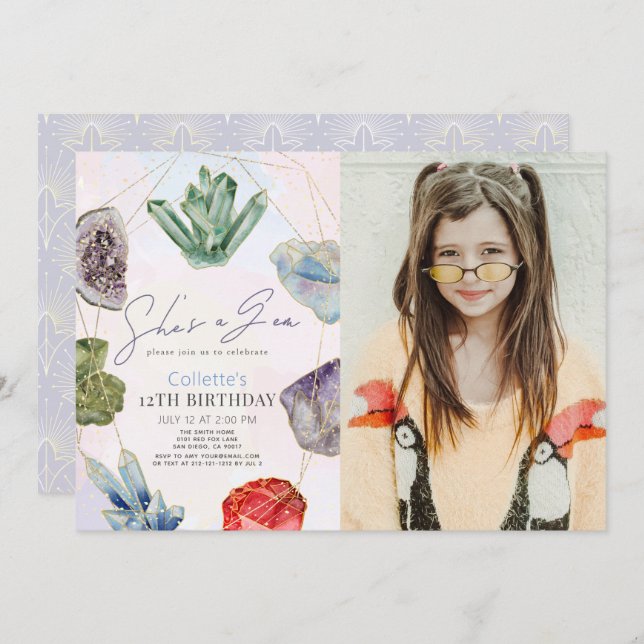 Sie ist ein Gem Crystals Gemstone Girl zum Geburts Einladung (Vorne/Hinten)
