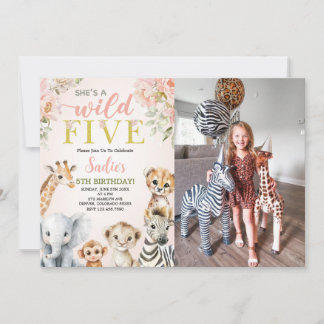 Sie ist ein Wild Five Floral Safari Geburtstagsfot Einladung