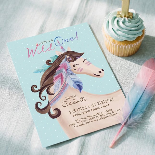 Sie ist ein Wild-One-Wild-Tribal-Aquarell-Einhorn Einladung (Pink Sweet Watercolor Unicorn Horse 1st Birthday Invitation)