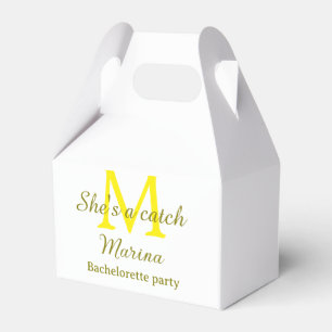 Sie ist eine Fangparty mit gelbem Monogramm Jungge Geschenkschachtel
