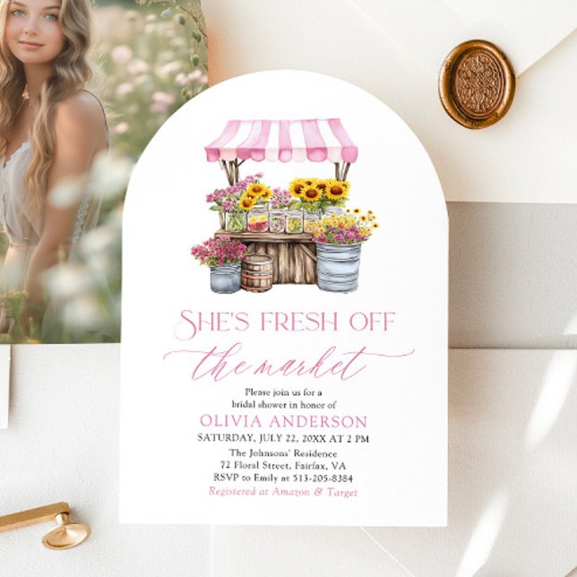Sie ist frisch vom Brautparty des Marktes angekomm Einladung (Watercolor She's Fresh Off The Market Bridal Shower Arched Invitation)