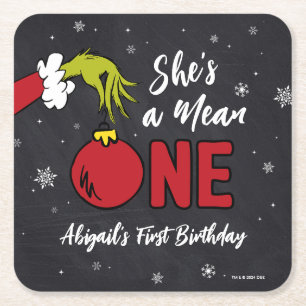 Sie ist Gemein   Grinch Chalkboard Geburtstag Rechteckiger Pappuntersetzer