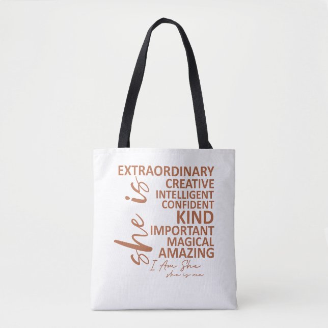 "Sie ist Ich" Mocha Mousse Affirmations-Typografie (Vorderseite)