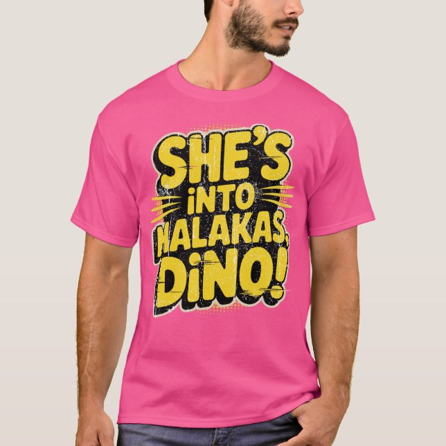 Sie ist in Malakas, Dino! T-Shirt (Vorderseite)