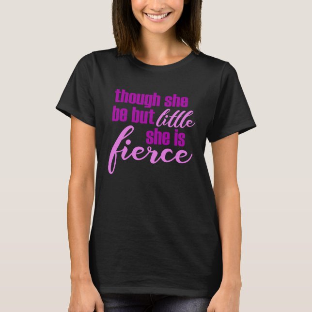 Sie ist klein, dass sie fierce ist T-Shirt (Vorderseite)