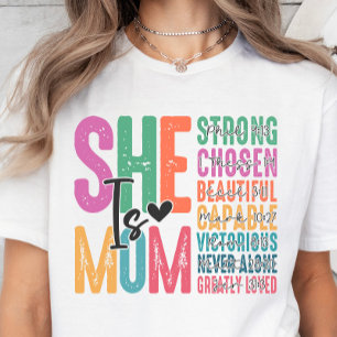 Sie ist Mama, Christlich Verses Muttertagsfrau T - T-Shirt