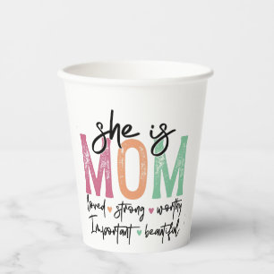 Sie ist Mama: Loved, Strong, Worthy, Importy, Beau Pappbecher