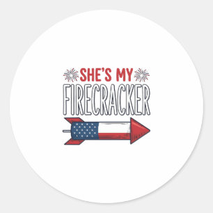 Sie ist mein Feuerwerk-Patriotisches-Paar-Design_1 Runder Aufkleber
