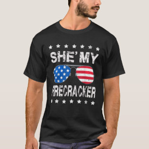 Sie ist mein Firecracker Seine und ihre 4. Juli Ma T-Shirt