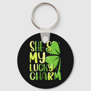 Sie ist mein Glücksbringer Lustiger St. Patricks D Schlüsselanhänger