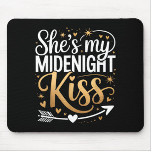 Sie ist mein Mitternachts-Kiss-Valentins-Neujahrs- Mousepad