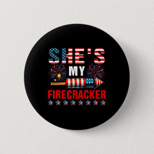 Sie ist mein Sparkler 4. Juli Feuerwerk Lover Cost Button