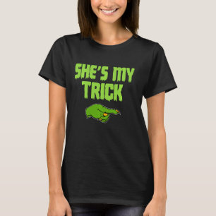 Sie ist mein Trick Funny Halloween Matching Pärche T-Shirt