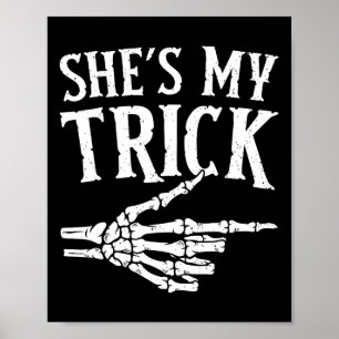 Sie ist mein Trick Halloween Kostüm Matching Coupe Poster