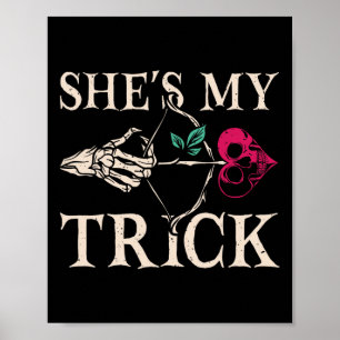 Sie ist mein Trick Matching Couple Halloween Kostü Poster