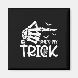 Sie ist mein Trick Skeleton Hand Halloween Kostüm Magnet