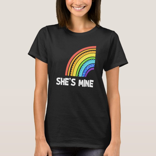 Sie ist meine Lesben Matching Paare Rainbow P T-Shirt (Vorderseite)