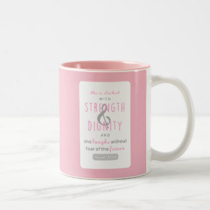 sie ist mit Kraft und Würde bekleidet Sprüche 31 Zweifarbige Tasse