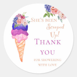 Sie ist "Scooped Up Ice Cream Brautparty" Danke Runder Aufkleber