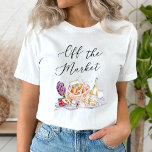 Sie ist vom Markt für Bauern-Brautparty abgeschnit T-Shirt<br><div class="desc">Mit dem Brautparty "She's Off the Market" präsentieren wir Ihnen unsere charmante Kollektion! Diese reizvolle Suite besticht durch ein spielerisches Thema auf dem Bauernmarkt, das sich ideal für die Feier der zukünftigen Braut eignet. Mit seinen skurrilen Obst-, Wein- und Speiseillustrationen und einem gemütlichen Picknick-Design Set diese Suite den Ton für...</div>
