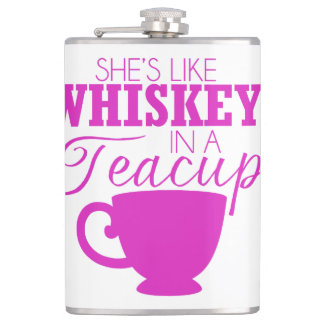 Sie ist wie Whisky in einer Teacup-Flasche Flachmann