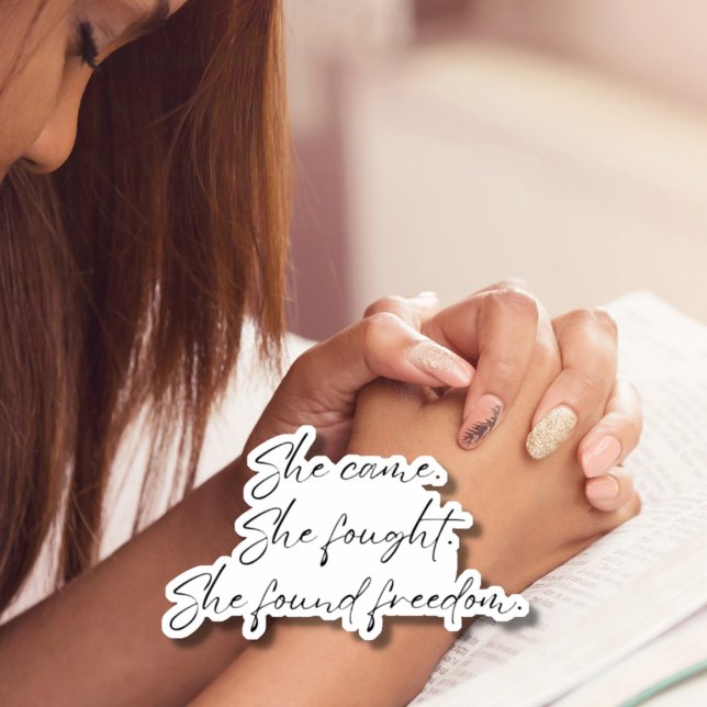 Sie kam, sie kämpfte Laptop-Aufkleber Aufkleber (Von Creator hochgeladen)