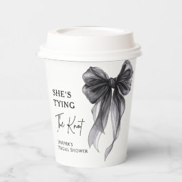 Sie knüpft den Knoten Schwarze Schleife Brautparty Pappbecher