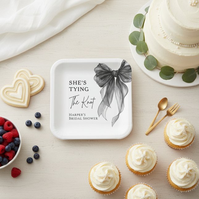 Sie knüpft den Knoten Schwarze Schleife Brautparty Pappteller (Von Creator hochgeladen)