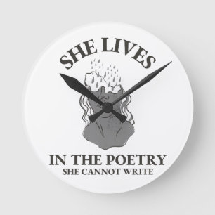 SIE LEBT IN DER POETRY, DIE SIE NICHT SCHREIBEN KA RUNDE WANDUHR