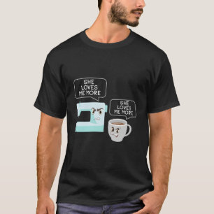 Sie Liebe mir mehr Kaffee Nähen Seamstressgeschenk T-Shirt