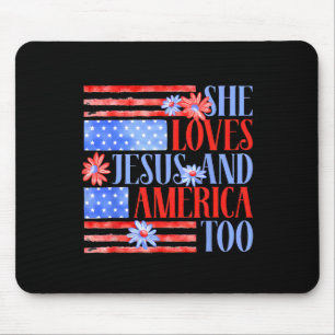 Sie liebt Jesus und Amerika auch USA-Flagge Floral Mousepad