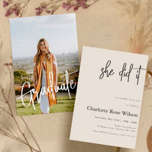 Sie machte es rosa Foto Moderner, trendiger Abschl Einladung