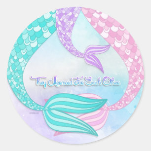 Sie merken sich gegenseitig Aufkleber an