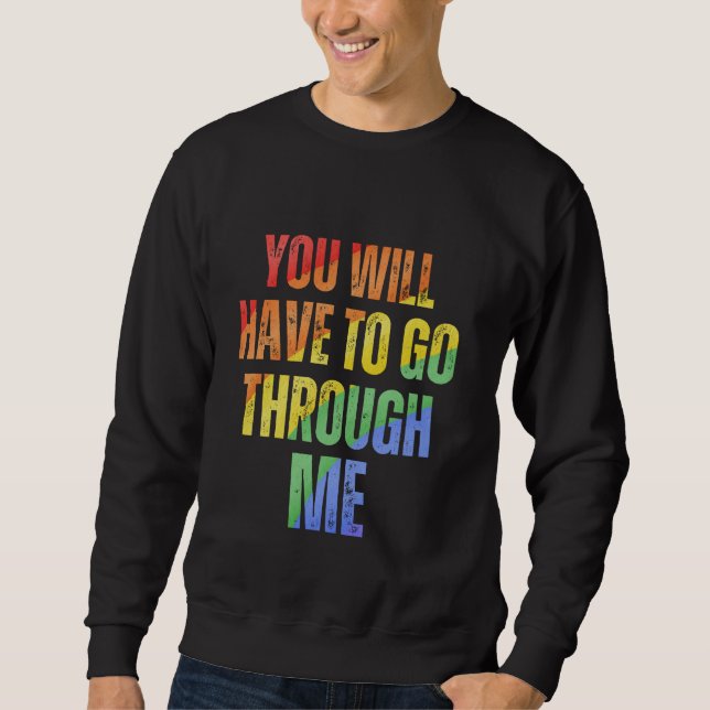 Sie müssen mir Rainbow LGBTQ Trans durchgehen Sweatshirt (Vorderseite)