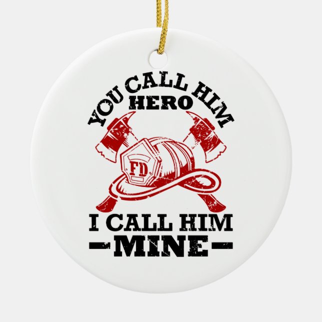 Sie nennen ihn Held, ich nenne ihn meine Feuerwehr Keramik Ornament (Vorne)