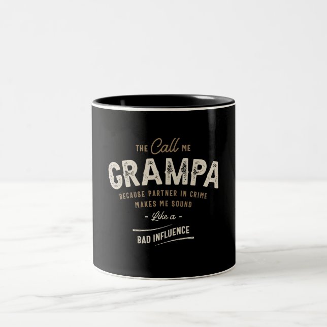 Sie nennen mich Grampa, weil Partner in Crime Funn Zweifarbige Tasse (Mittel)