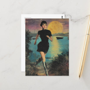 Sie rennt am Strand in einem schwarzen Kleid silbe Postkarte