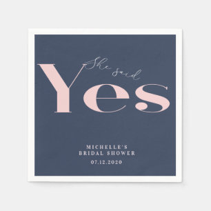 Sie sagte ja modernes typografisches Brautparty Serviette