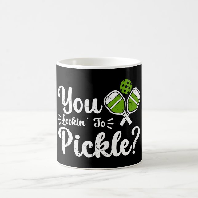 Sie schauen auf Pickle Pickleball Player Funny Kaffeetasse (Mittel)