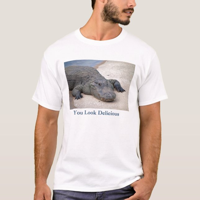 Sie schauen köstliches AlligatorShirt T-Shirt (Vorderseite)