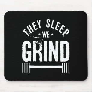 Sie schlafen, wir schleifen Fitness Gym-Arbeit Mot Mousepad