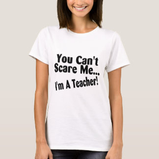 Sie schräg erschrecken mich Im ein Lehrer T-Shirt