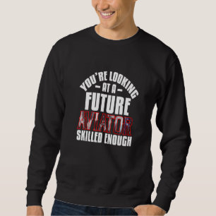 Sie sehen einen zukünftigen, gut ausgebildeten Avi Sweatshirt