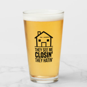 Sie sehen mich als Closing Immobilienmakler Glas