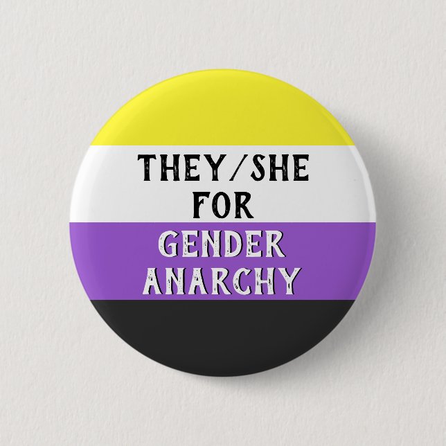 "Sie/She for Gender Mayhem Button" (auf Enby-Flag) Button (Vorderseite)