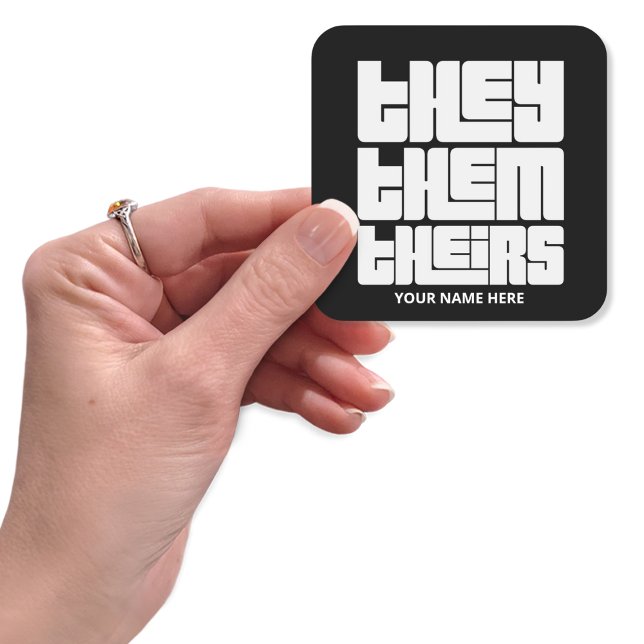 Sie sie ihre Pronouns Big and Bold White Schriftar Quadratischer Aufkleber (Von Creator hochgeladen)