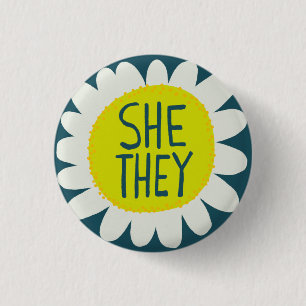 SIE / SIE Pronouns Blume Pride Handschrift Button