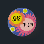 SIE / SIE Pronouns Blume Stolz Handschrift Button<br><div class="desc">Dekorieren Sie Ihr Outfit mit diesem coolen Kunstknopf. Macht ein großartiges Geschenk! Sie können ihn anpassen und auch Text hinzufügen. Karo in meinem Shop für viel mehr Farben und Muster! Lass mir Bescheid,  wenn du auch etwas Gewohntes willst.</div>