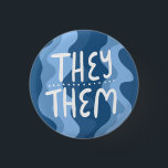 Sie/sie Pronouns farbenfroh handlettered blau Button<br><div class="desc">Dekorieren Sie Ihr Outfit mit diesem coolen Kunstknopf. Macht ein großartiges Geschenk! Sie können ihn anpassen und auch Text hinzufügen. Karo in meinem Shop für viel mehr Farben und Muster! Lass mir Bescheid,  wenn du auch etwas Gewohntes willst.</div>
