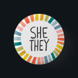 SIE / SIE Pronouns Rainbow Handschrift Stolz Button<br><div class="desc">Dekorieren Sie Ihr Outfit mit diesem coolen Kunstknopf. Macht ein großartiges Geschenk! Sie können ihn anpassen,  die Hintergrundfarben ändern und auch Text hinzufügen. Karo in meinem Shop für viel mehr Farben und Muster! Lass mir Bescheid,  wenn du auch etwas Gewohntes willst.</div>